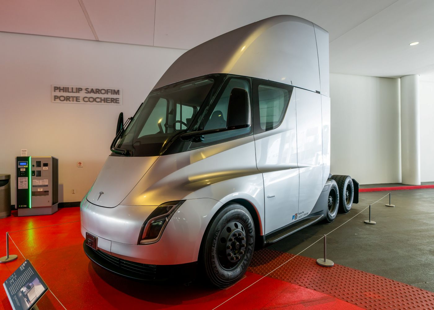 Tesla Revamped Semi Truck Tesla Revamped Semi Truck
